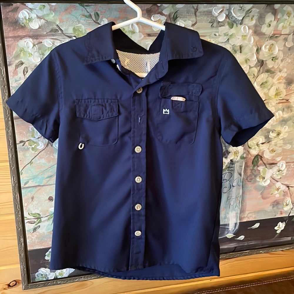 Boys 4T Button Up. 100% Polyester.
